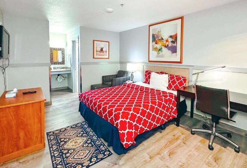 فندق على الطريق Americas Inn & Suite