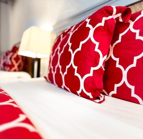 فندق على الطريق Americas Inn & Suite