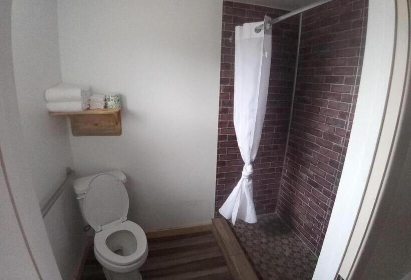 فندق على الطريق Aneth Lodge