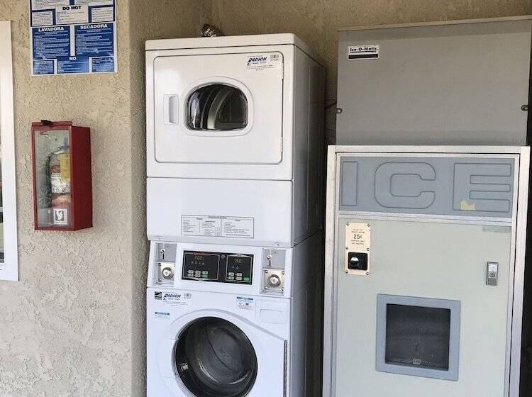 모텔 Arlington Inn