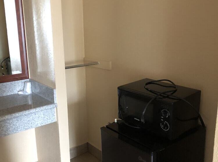 모텔 Arlington Inn