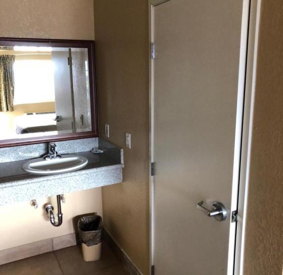 모텔 Arlington Inn