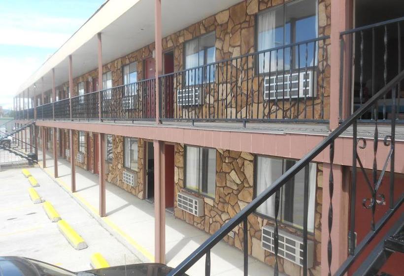 فندق على الطريق Budget Inn Deer Lodge