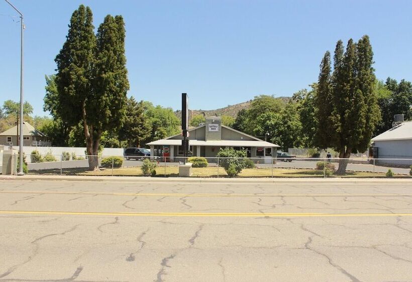 Мотель Budget Inn  Yreka