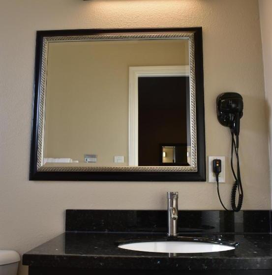 فندق على الطريق Country Inn