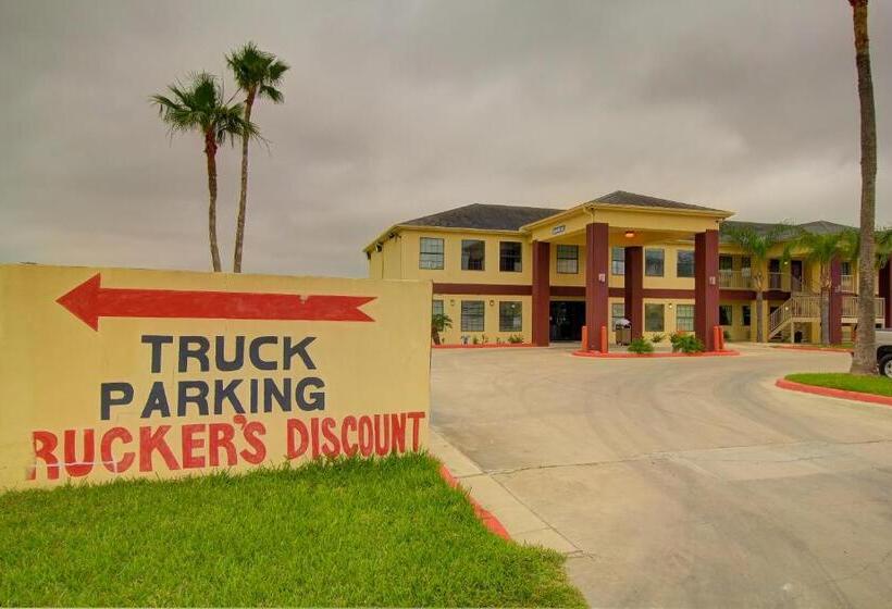 Мотель Deluxe Inn And Suites