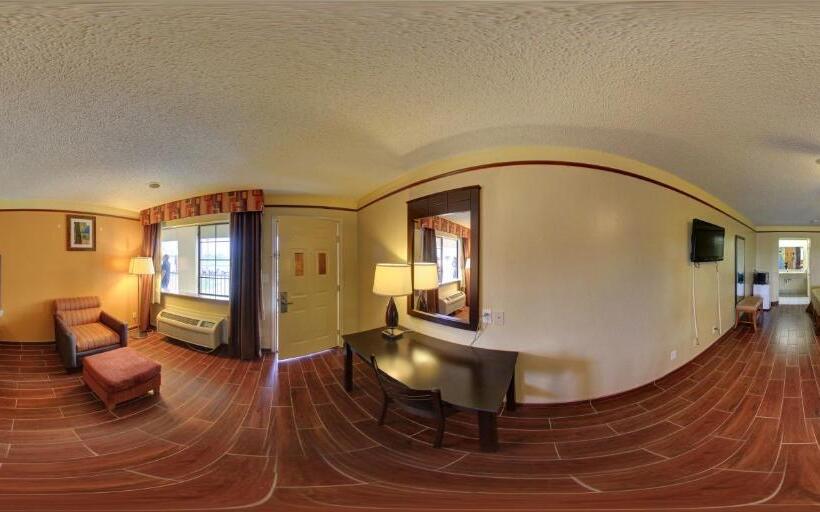 Мотель Deluxe Inn And Suites