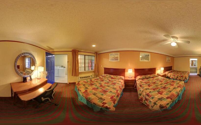 Мотель Deluxe Inn And Suites