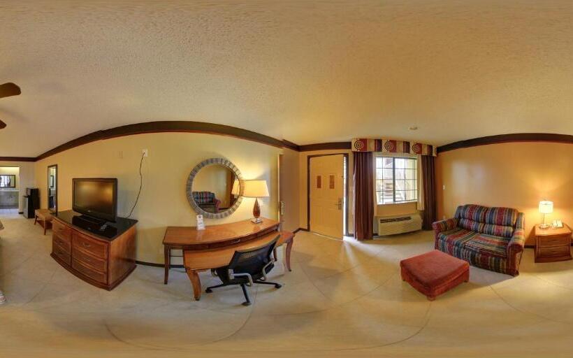 Мотель Deluxe Inn And Suites