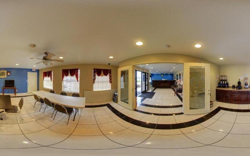 Мотель Deluxe Inn And Suites