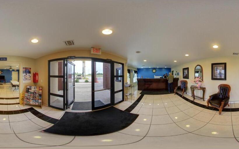 Мотель Deluxe Inn And Suites