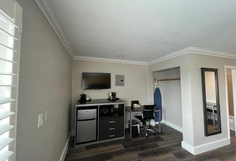 فندق على الطريق Deluxe Inn Hawthorne/ Lax