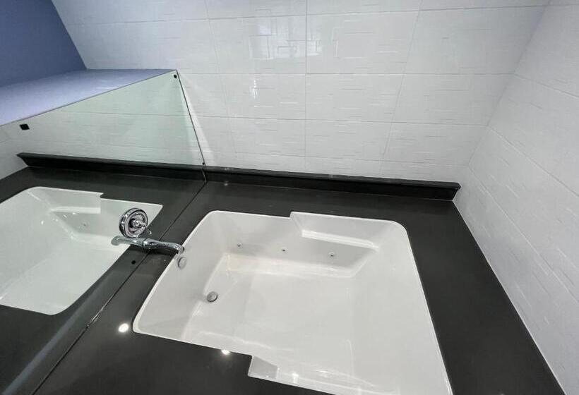 فندق على الطريق Deluxe Inn Hawthorne/ Lax