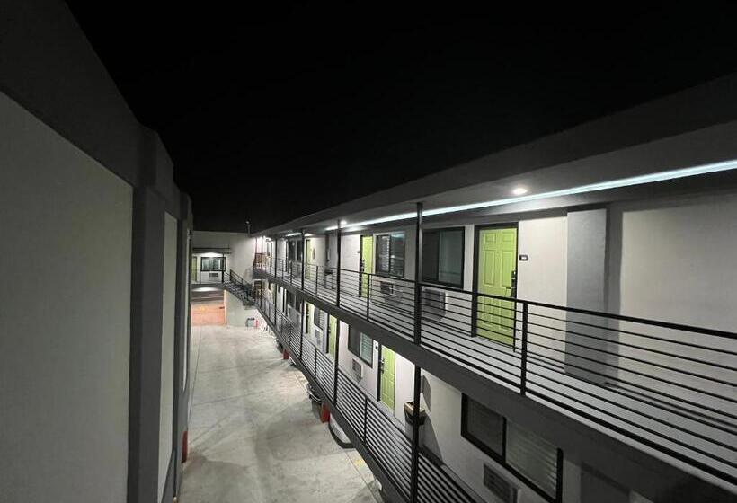 فندق على الطريق Deluxe Inn Hawthorne/ Lax