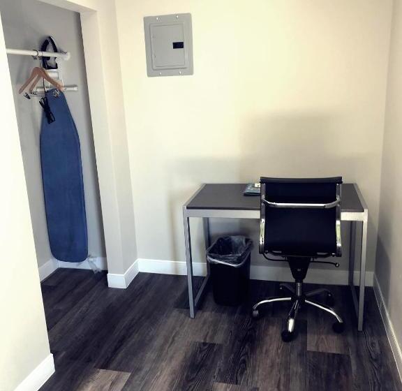 فندق على الطريق Deluxe Inn Hawthorne/ Lax