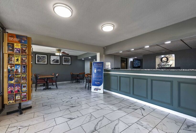 فندق على الطريق Quality Inn