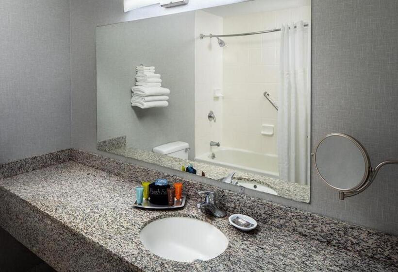 فندق على الطريق Golden Gables Inn