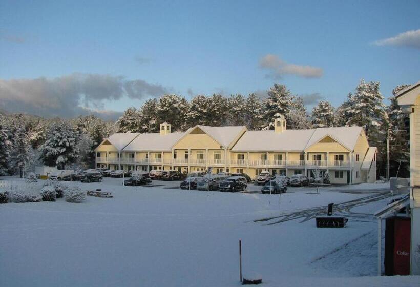 فندق على الطريق Golden Gables Inn