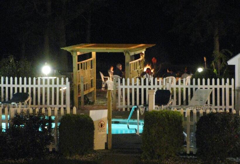 فندق على الطريق Golden Gables Inn