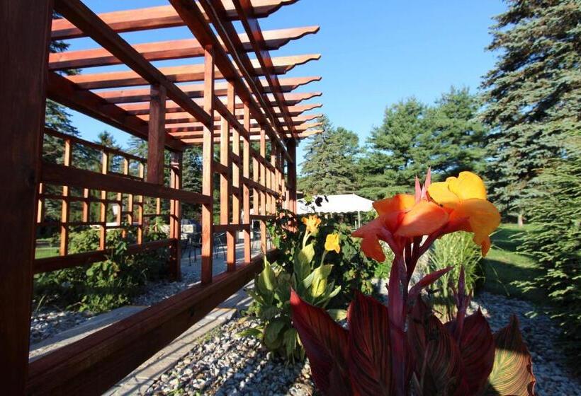 فندق على الطريق Golden Gables Inn