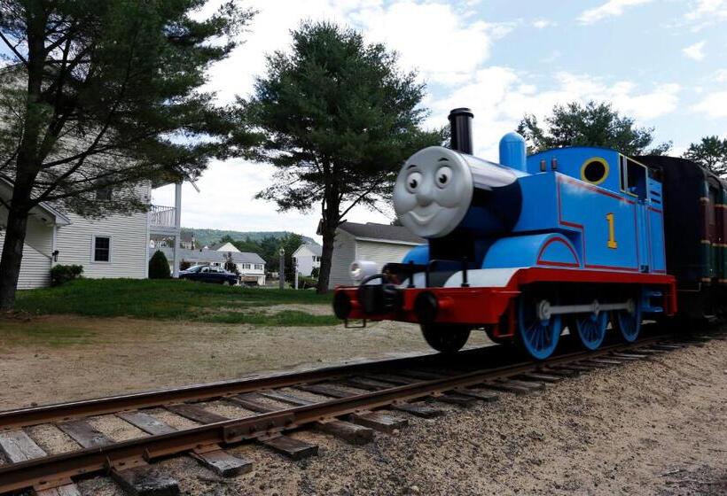 فندق على الطريق Golden Gables Inn