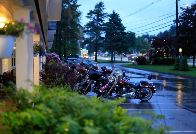 فندق على الطريق Golden Gables Inn