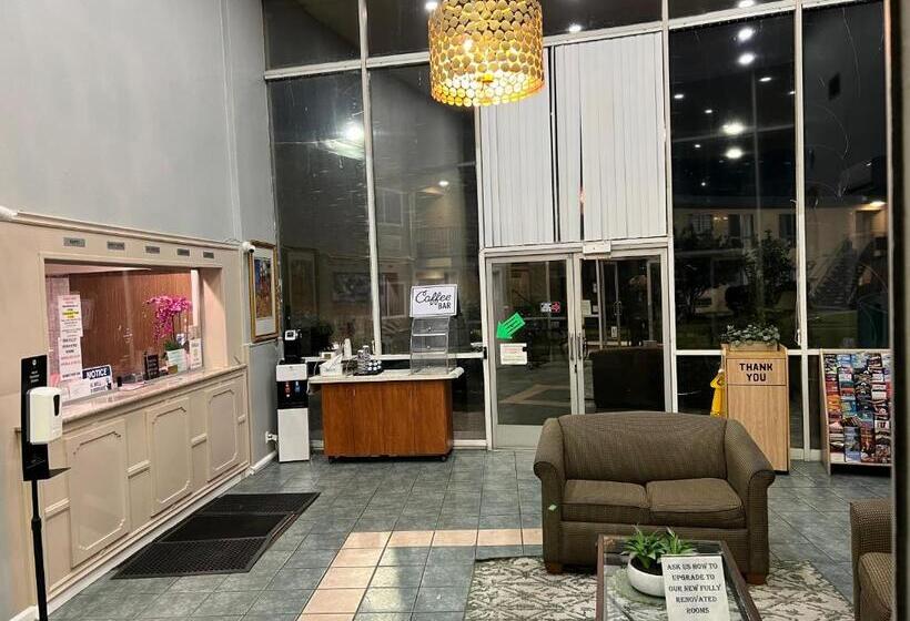 מוטל Hometown Inn North Hills