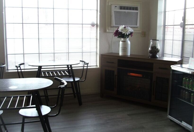 فندق على الطريق Lodge On The River