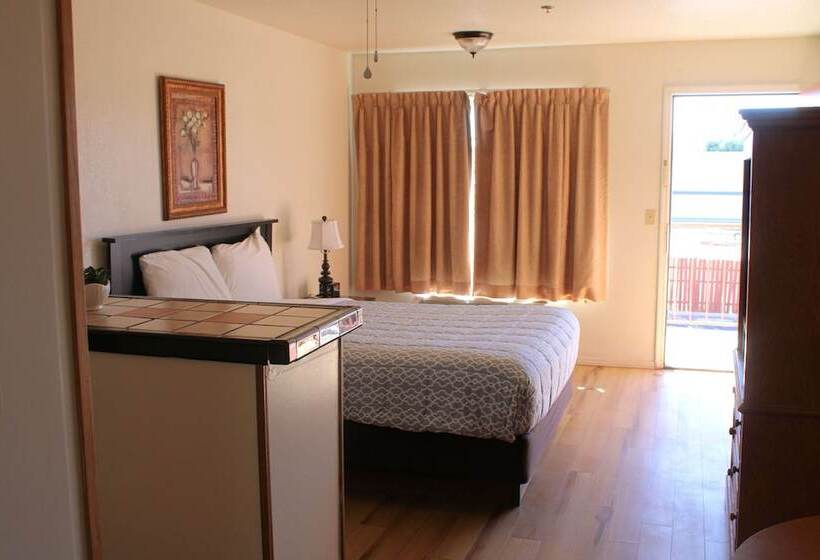 فندق على الطريق Lodge On The River