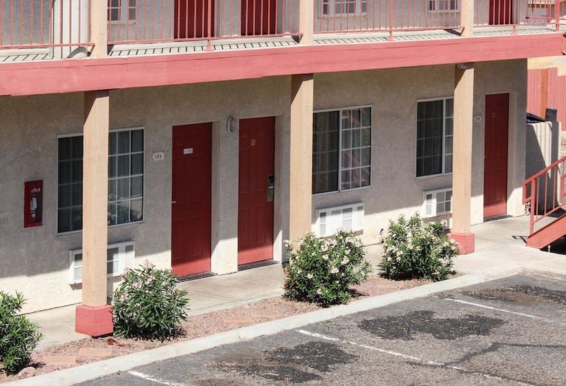 فندق على الطريق Lodge On The River