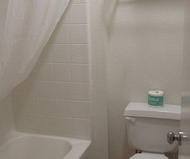 فندق على الطريق Lodge On The River