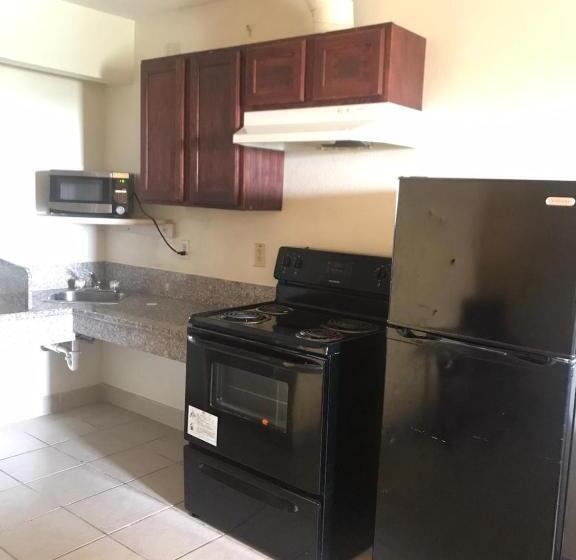 فندق على الطريق Lone Star Inn