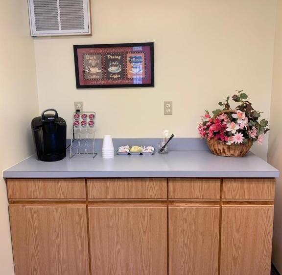 فندق على الطريق Monticello Inn   Monticello, Indiana