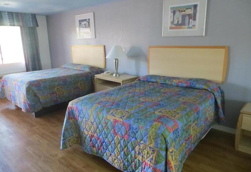 モーテル Mustang Inn And Suites