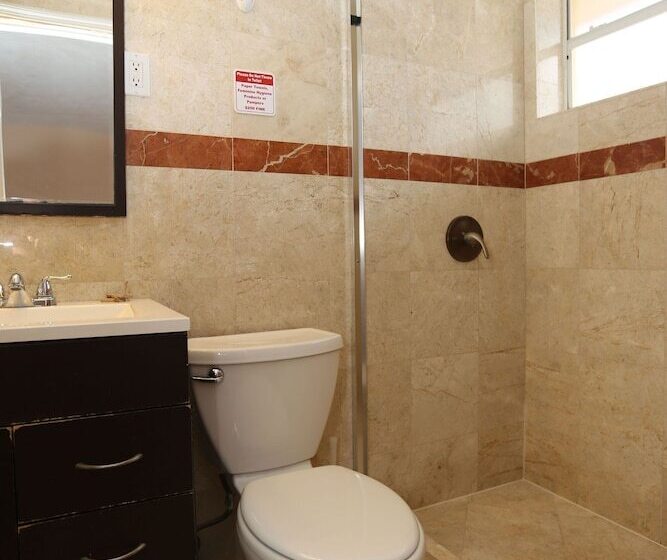 فندق على الطريق Plaza Travel Inn