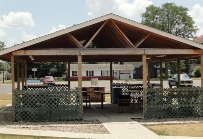 모텔 Red Carpet Inn Terre Haute