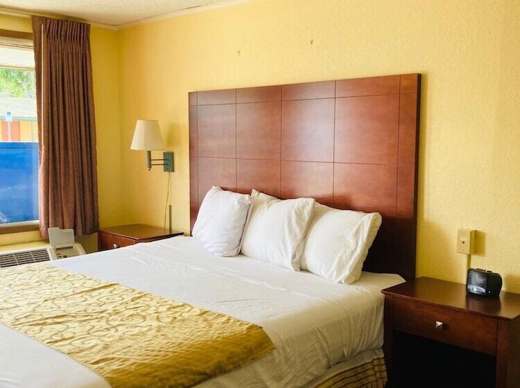 فندق على الطريق River Side Inn