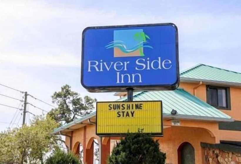 فندق على الطريق River Side Inn