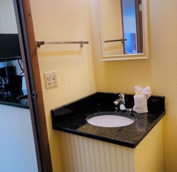 فندق على الطريق River Side Inn