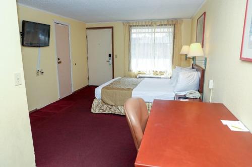 فندق على الطريق River Side Inn