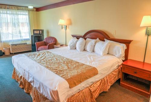 فندق على الطريق River Side Inn