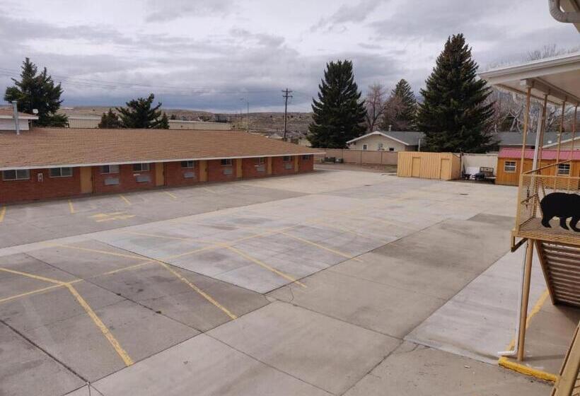 فندق على الطريق Skyline Motor Inn