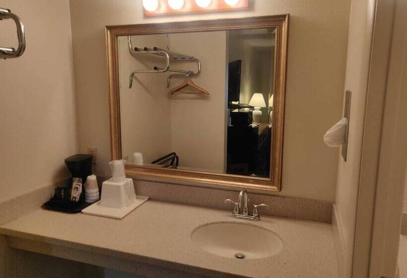 فندق على الطريق Skyline Motor Inn