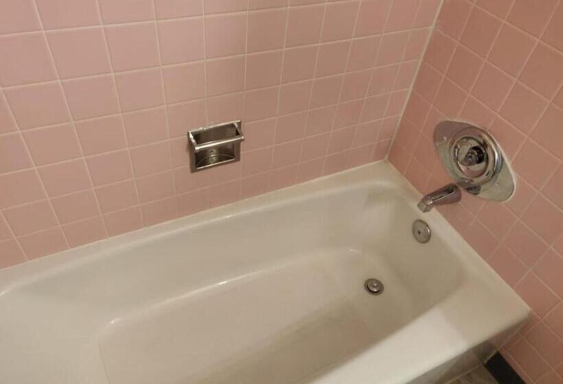 فندق على الطريق Skyline Motor Inn