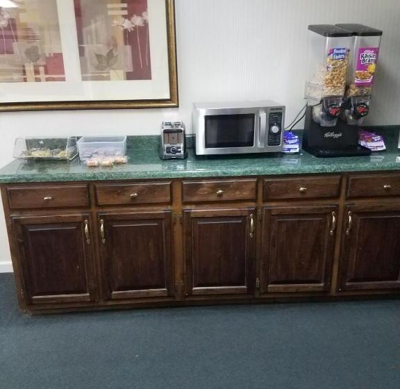 فندق على الطريق Shelaine Inn