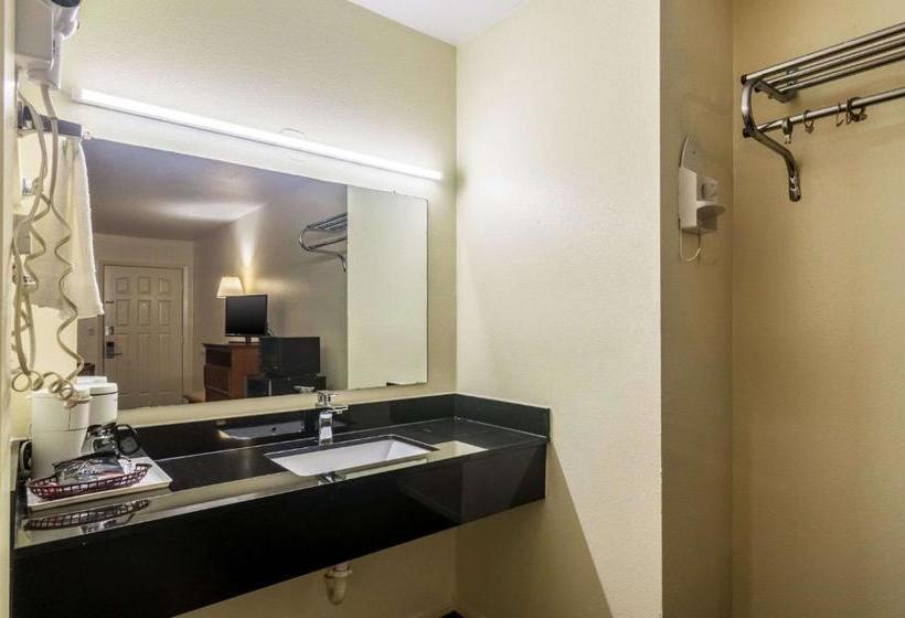 فندق على الطريق Rodeway Inn