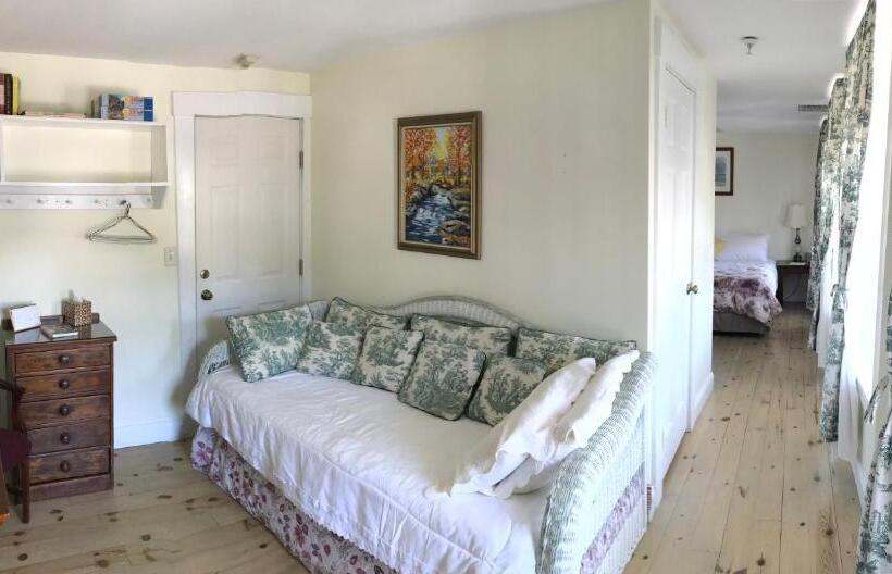 فندق على الطريق The Tilton Inn