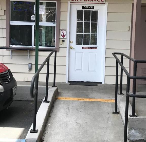 מוטל Thunderchief Inn