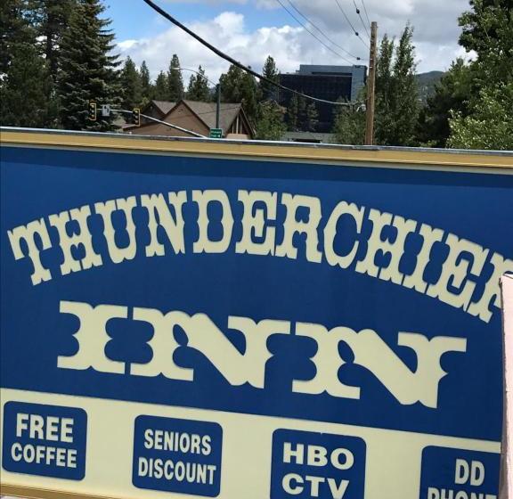 מוטל Thunderchief Inn