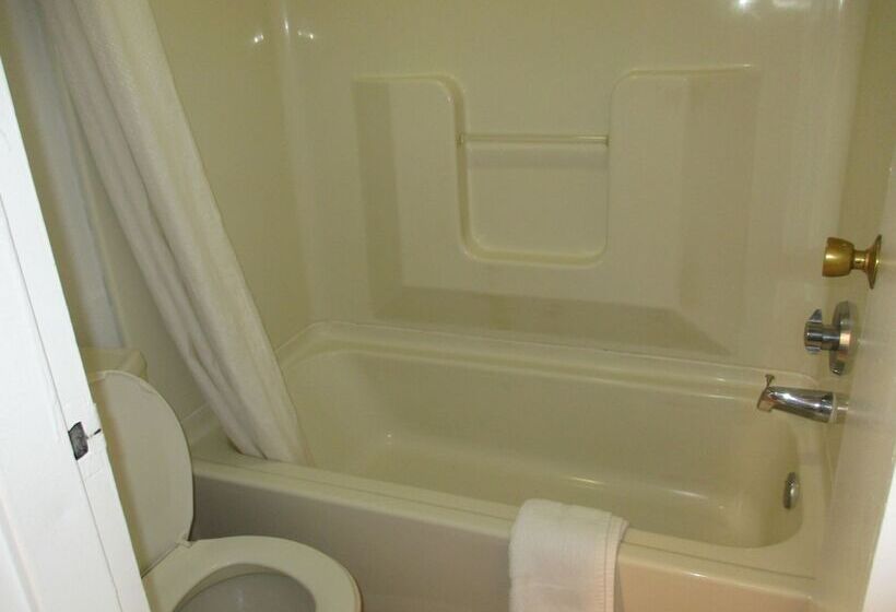 فندق على الطريق Travel Inn & Suites